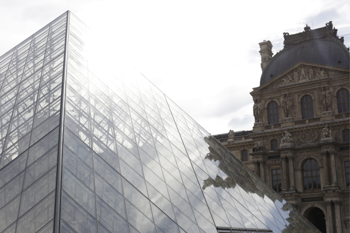 Le Louvre Paris by Dave Lilja